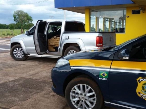 Amarok "recheada" com mais de 1 tonelada de maconha é apreendida Divulgação/PRF