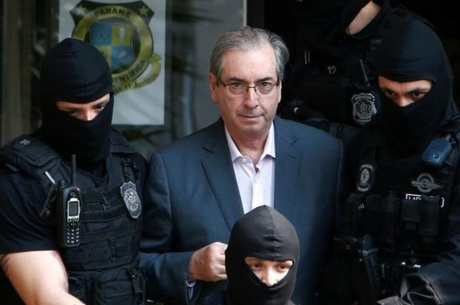 Por 8 votos a 1, STF nega liberdade para Eduardo Cunha Advogados de Cunha afirmam que o Supremo havia decidido que o peemedebista não poderia ser preso na Lava Jato
Reuters