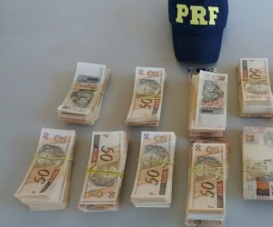 PRF apreende R$ 112 mil em notas falsas em ônibus de viagem Foram apreendidas mais de 2 mil notas falsas - Divulgação / PRF