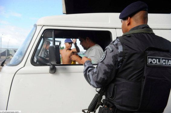 Cerca de 60% das apreensões de maconha no Rio seriam consideradas posse legal em Portugal Operação anti-drogas no Rio, em 2014. TÂNIA RÊGO/ AGÊNCIA BRASIL