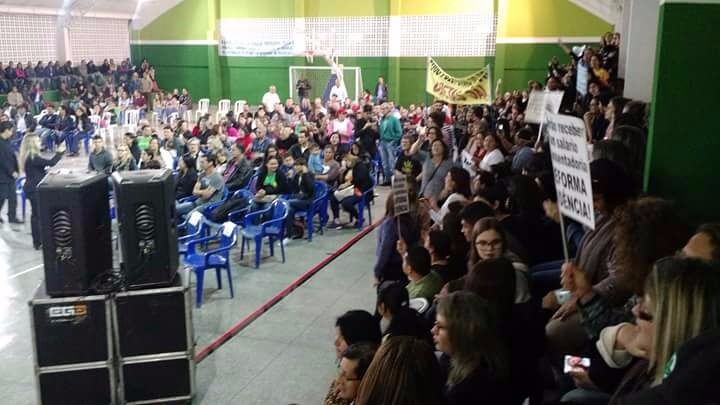 Grupo concentrado no centro profissionalizante - Foto: Direto das ruas