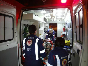 Homem é baleado na frente de bar Homem ficou gravemente ferido - Foto: Osvaldo Duarte