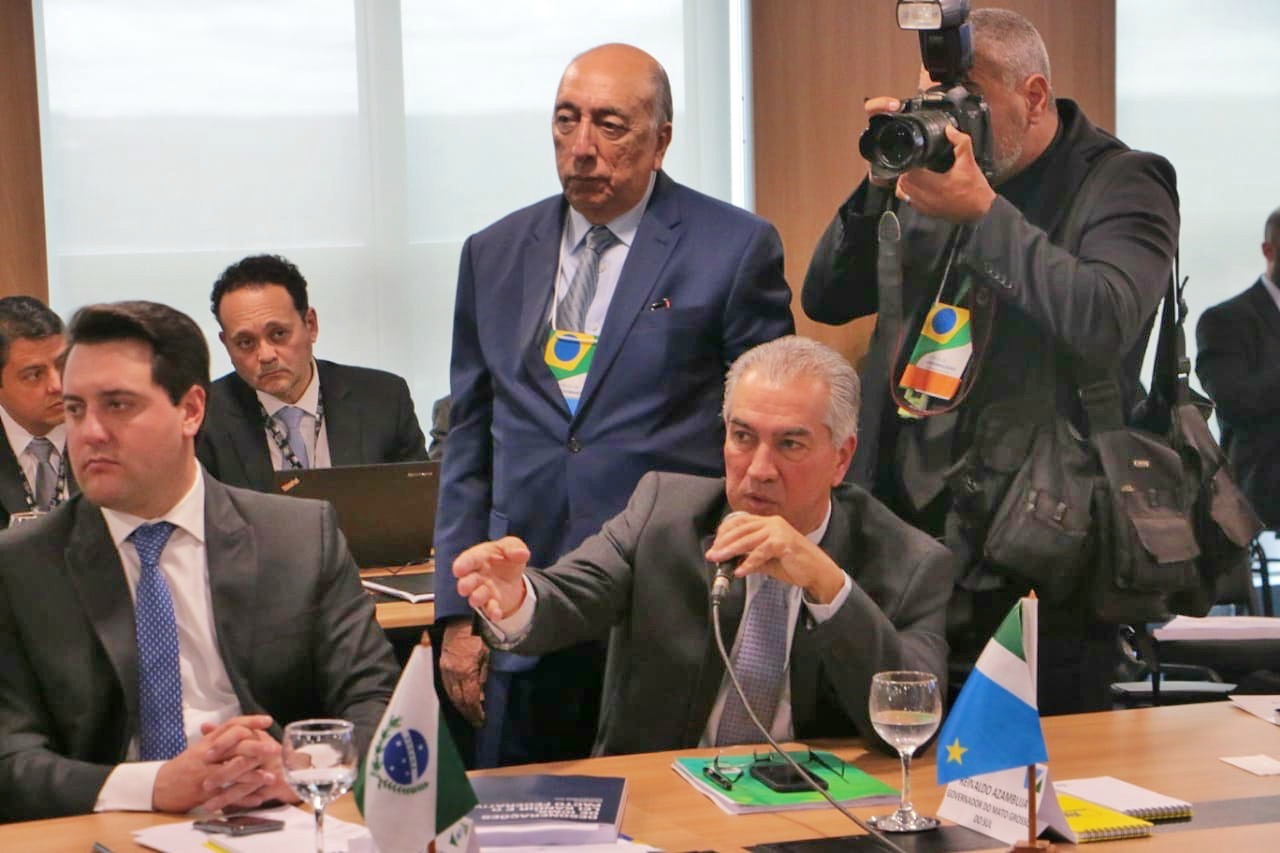 Azambuja em reunião com outros chefes de estado. Divulgação