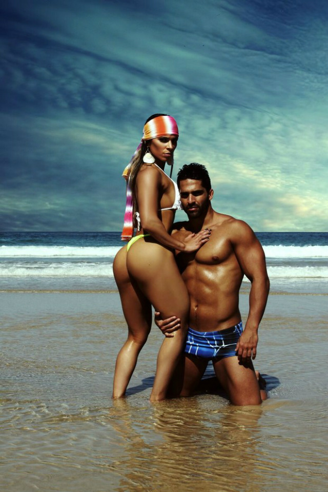 Miss Bumbum Minas Gerais 'come quieta': 'É um charme a mais Vívian Cristinelle, Miss Bumbum Minas Gerais, faz ensaio sensual ao lado de modelo (Foto: Divulgação MBB4)