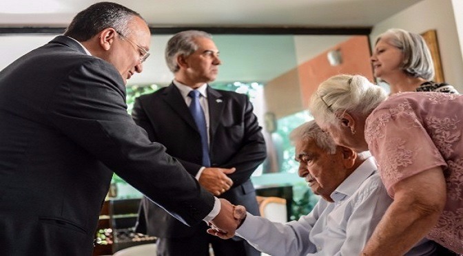 Governadores Pedro Taques (MT) e Reinaldo Azambuja (MS) em recente visita ao ex-governador Pedro Pedrossian em Campo Grande - Foto: Chico Ribeiro