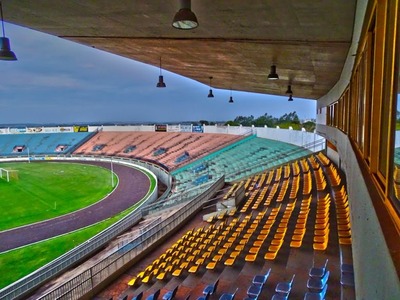 Estádio passou por uma limpeza geral e poda e marcação do gramado - Crédito: Divulgação