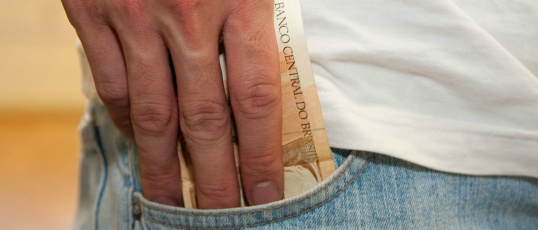Empresas não recolhem FGTS e trabalhadores podem ficar sem saldo © USP Imagens