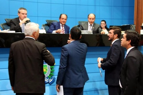 Deputados durante votação de projetos na Assembleia Legislativa (Foto: Victor Chileno/ALMS)