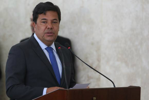 Novo ensino médio deve ser implementado a partir de 2019, diz ministro O ministro Mendonça Filho fala na cerimônia de sanção da reforma do ensino médio Antonio Cruz/Agência Brasil