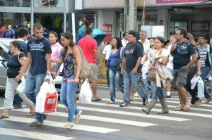 No domingo, supermercados, lojas do Centro e shoppings não fecham No centro da Capital, as grandes lojas que geralmente abrem funcionarão (Foto: Arquivo)