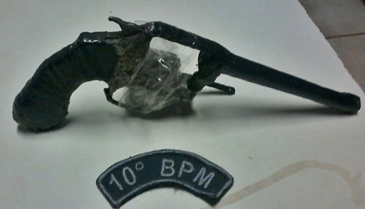 PM apreende adolescentes infratores com arma de fogo PM apreende adolescentes infratores com arma de fogo