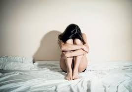 Vítima de estupro coletivo no Piauí em entrevista à TV Globo, em imagem de 2016 (Foto: Reprodução)