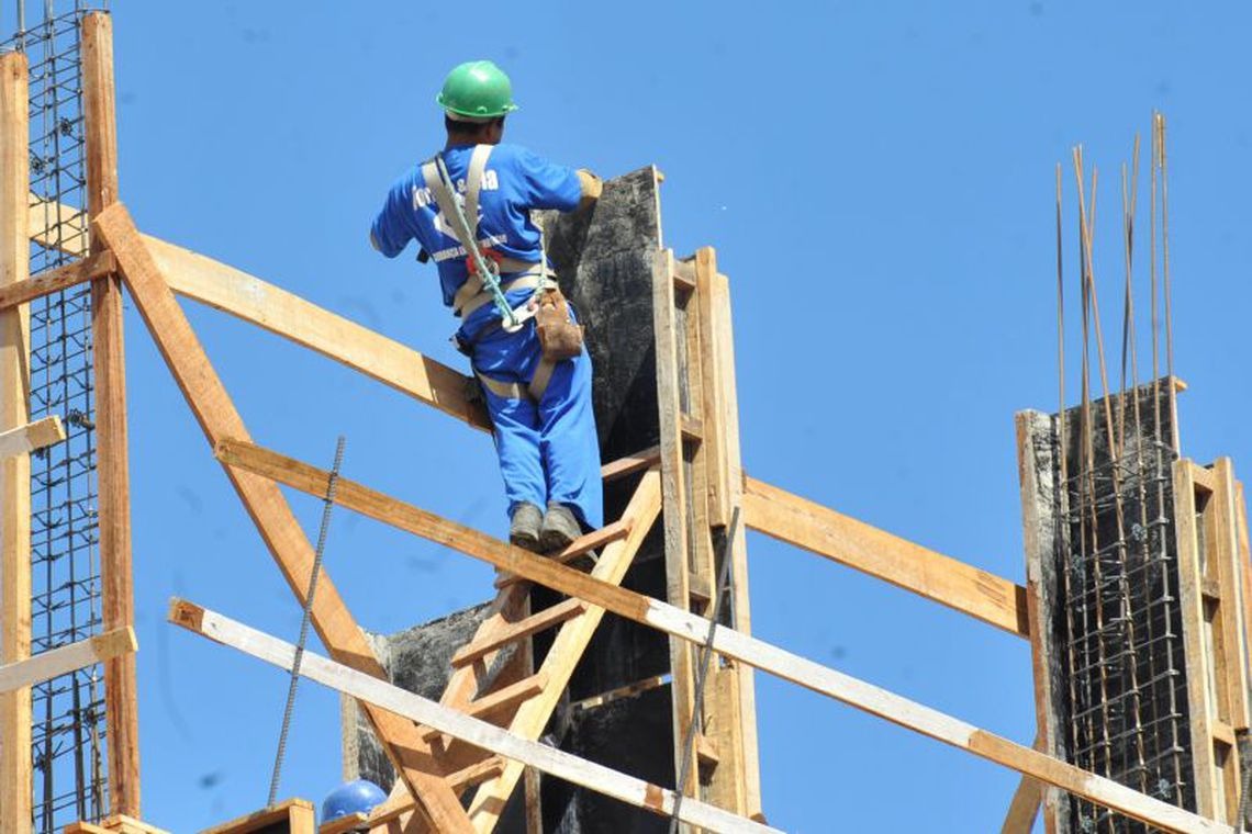 Atividade e emprego na construção atingem maior valor em seis anos Atividade e emprego na construção atingem maior valor em seis anos
