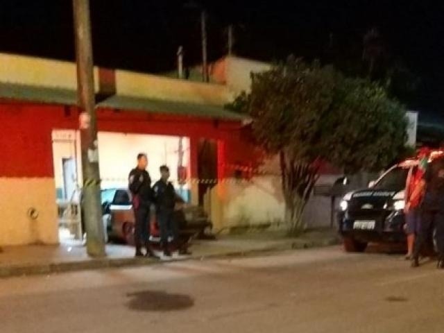 Após ser esfaqueado, motorista morre ao invadir garagem de casa com veículo Grupo de whatsapp
