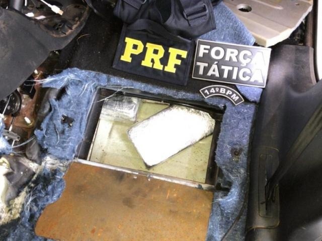 PRF e PM prendem paranaense com 40 quilos de cocaína na fronteira Divulgação