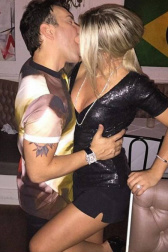 De mentirinha! Íris dá beijão em Matheus Foto: Instagram