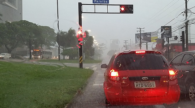 Alerta para perigo de chuva intensa em parte de MS neste sábado Alerta para perigo de chuva intensa em parte de MS neste sábado