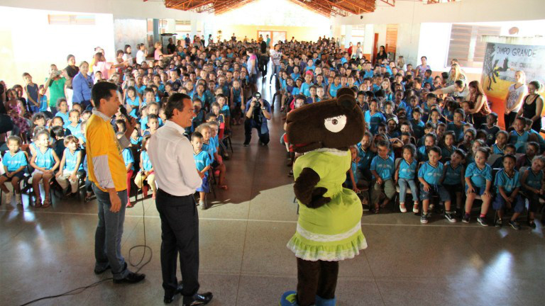 Prefeito vai até escola do Jardim Noroeste pra incentivar crianças no combate á dengue