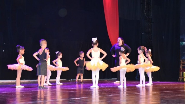 Festivais de arte e dança da Reme encerram apresentações com público de 9 mil pessoas Festivais de arte e dança da Reme encerram apresentações com público de 9 mil pessoas