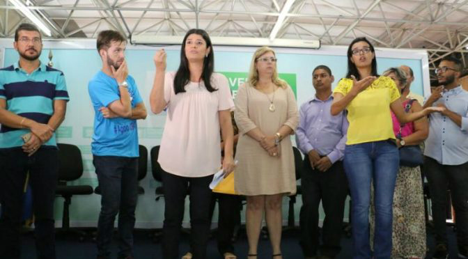 Rose discute a reestruturação do ensino especial com comunidade escolar Rose discute a reestruturação do ensino especial com comunidade escolar