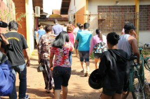 No maior colégio da Capital, eleitor madrugou na fila para votar Longas filas, como na escola Teotônio Vilela, foram registradas na Capital (Fotos: Marcos Ermínio)