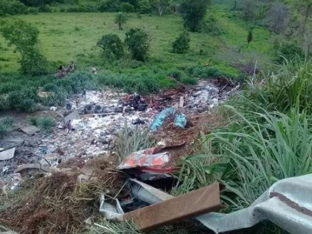 Homem morre e esposa e filha ficam feridas em acidente na Serra de Maracaju (Foto: Nioaque News)