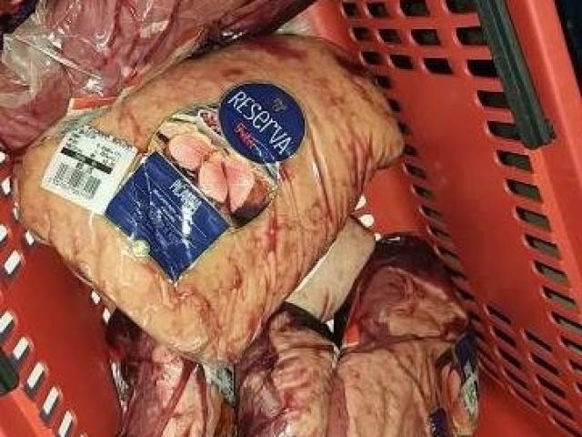 Mulher é presa furtando 12kg de picanha; a comparsa fugiu com 20kg (Foto: Porã News)