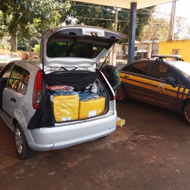 Contrabando de óculos e relógios avaliado em mais de R$ 30 mil é apreendido Veículo estava com carga ilegal de óculos e relógios- Foto: Divulgação