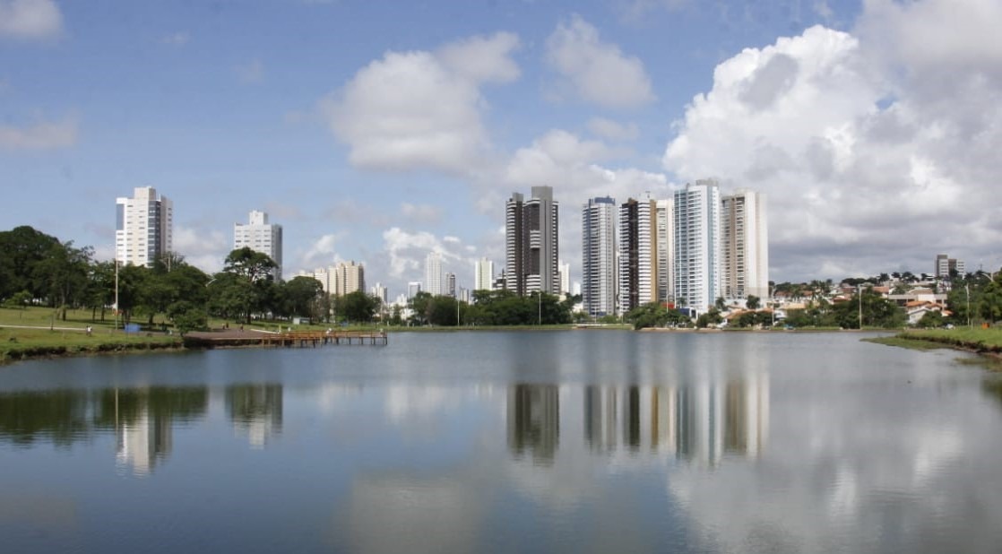 Domingo de céu claro e calor de até 37°C Domingo de céu claro e calor de até 37°C