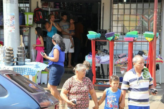 No maior bairro da Capital, eleição é oportunidade de lucrar com vendas Comércio abriu normalmente no Aero Rancho, o maior bairro de Campo Grande. (Foto: Marcos Ermínio)