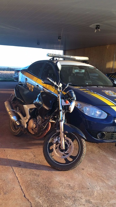 PRF recupera motocicleta com registro de roubo/furto Foto: Divulgação/PRF