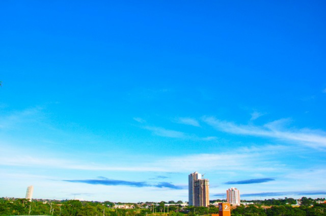 Céu amanhece aberto e máxima não passa dos 28ºC nesta segunda Dia será de céu parcialmente nublado em Campo Grande (Foto: Marcos Ermínio)