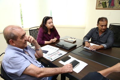 Foto – A. Frota

Em reunião com a equipe da secretaria de Obras, esta semana, prefeita discutiu sobre execução de várias obras na cidade