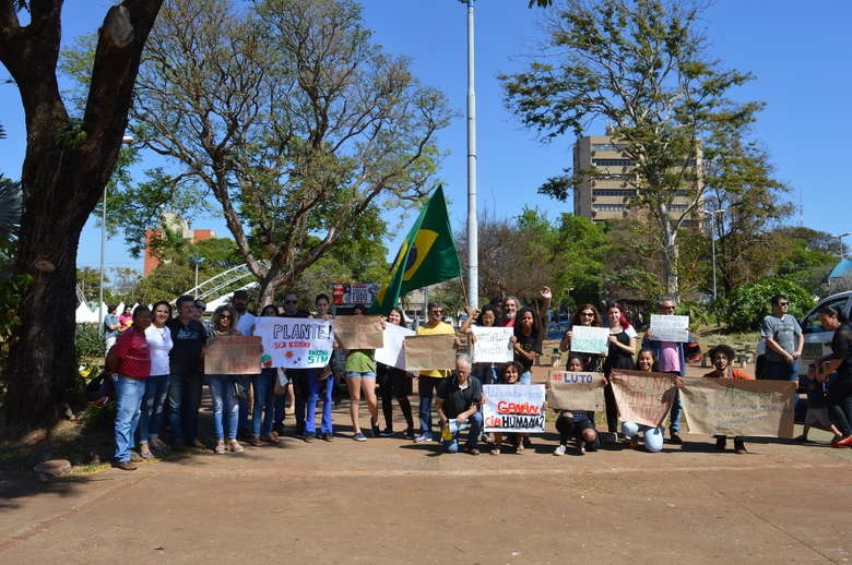 Manifestantes vão à Praça Antônio João em ato contra queimadas Ddosnews