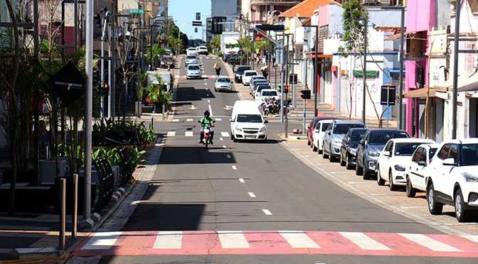 Movimentação de sábado se compara a segunda-feira e isolamento continua abaixo do ideal