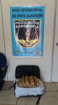 PRE prende motorista de ônibus com mala recheada de maconha