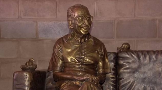 Estátua de Manoel de Barros está com futuro incerto na Capital