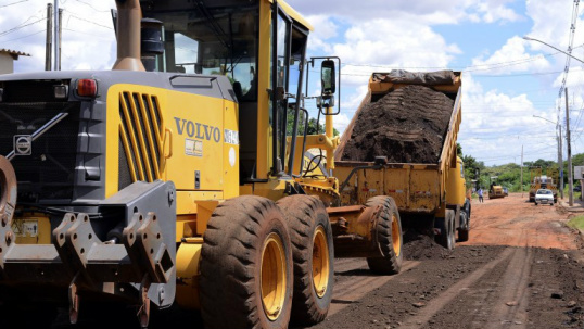 Prefeitura faz intervenção emergencial em trecho intransitável