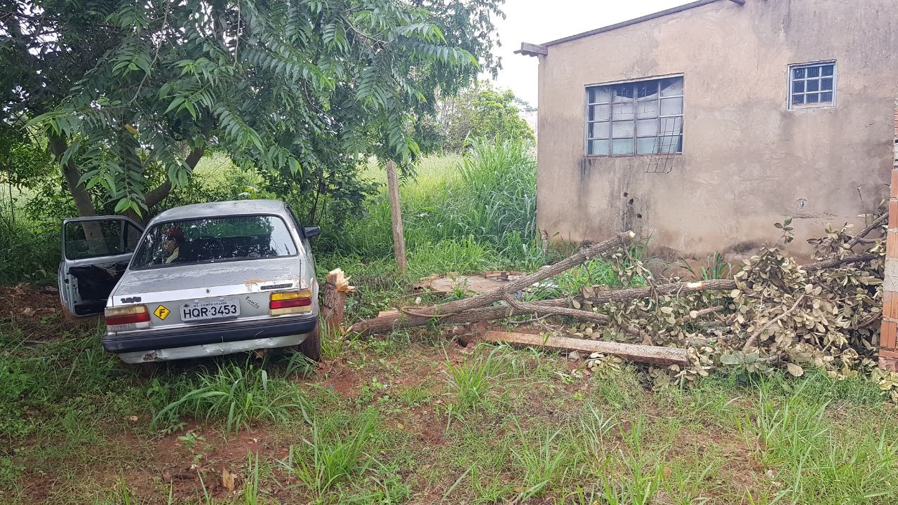 Veículo localizado pelos policiais, utilizado pelos criminosos.