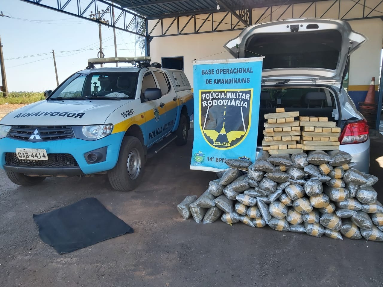 Homem é flagrado em MS com maconha e skank que seriam levados para Londrina Homem é flagrado em MS com maconha e skank que seriam levados para Londrina