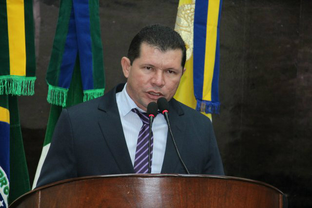 Olavo Sul pede vistas ao Projeto de Lei que institui Campanha Municipal de Prevenção de acidentes de moto. Foto: Thiago Morais).
