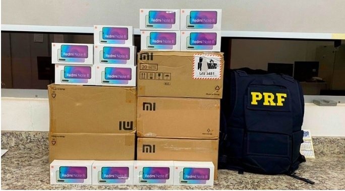 Polícia apreende carga com 100 celulares da Xiaomi na BR-163