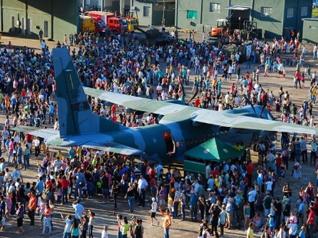 Domingo é dia de 'Portões Abertos' na Base Aérea de Campo Grande Evento é gratuito, mas Ala 5 da Base Aérea estará arrecadando doações de alimentos. Divulgação