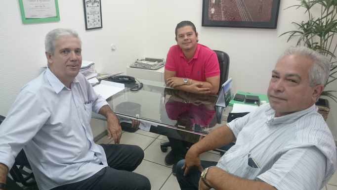 Vereador e Instituto Marting Luther King discutem mecanismos para melhorar acesso de jovens à educação Vereador e Instituto Marting Luther King discutem mecanismos para melhorar acesso de jovens à educação