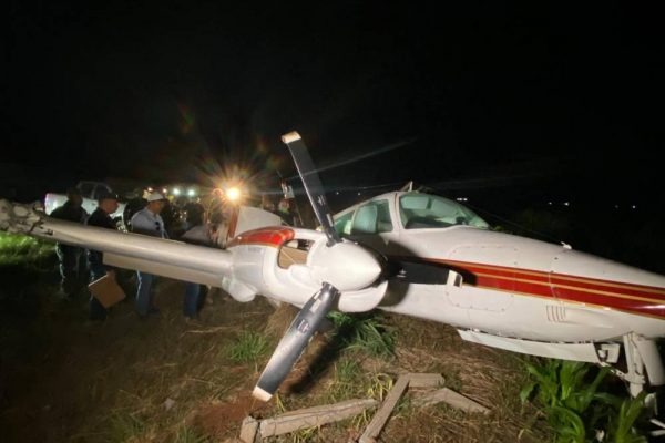 A aeronave foi abandonada após “pouso” de barriga. Divulgação
