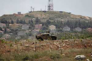 Soldados israelenses patrulham fronteira entre Israel e Líbano.
Foto: Ali Hashisho / Reuters