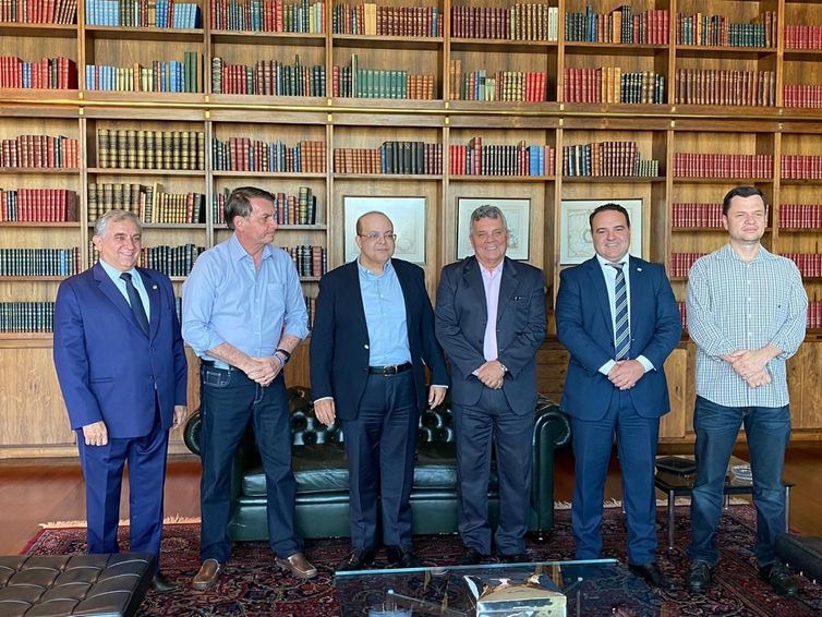 O presidente Jair Bolsonaro, recebe o governador do Distrito Federal, Ibaneis Rocha no Palácio da Alvorada - Divulgação/Palácio do Planalto
