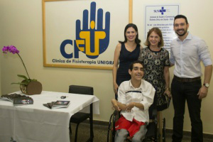 Escritor faz tratamento na clínica de fisioterapia da Unigran - Foto: Divulgação