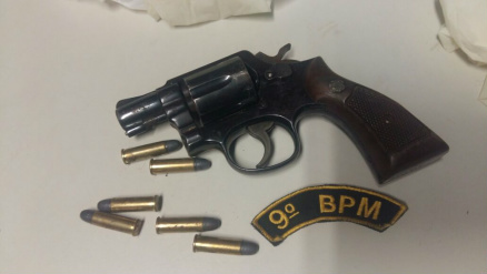 Arma apreendida. (PM/Divulgação)