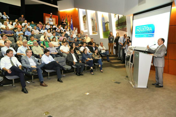 Deputados participam de debate sobre setores da indústria em MS Junior Mochi ressalta a importância da Assembleia no debate com o Governo
Foto: Victor Chileno AL/MS